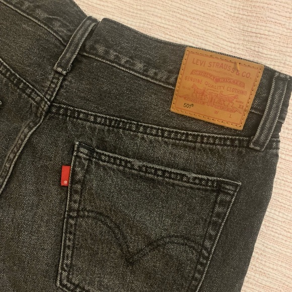 Levi’s 501 Shorts - Picture 1 of 4